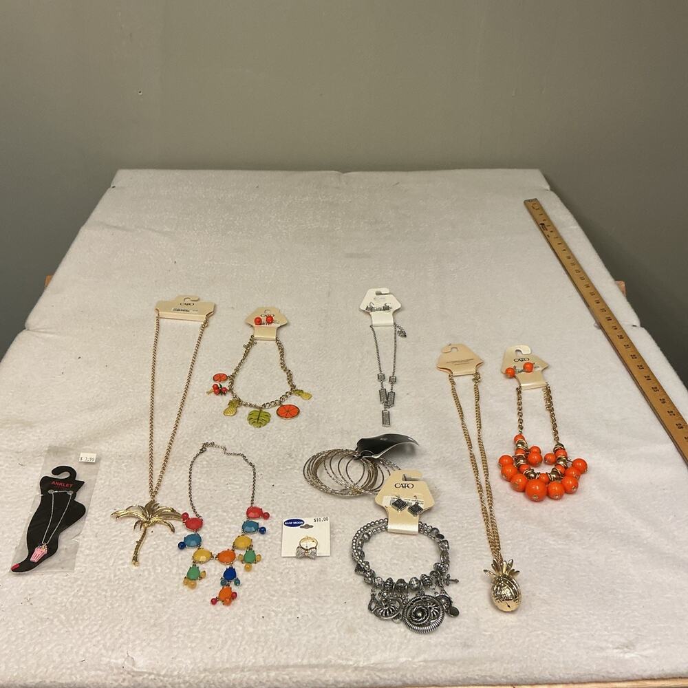 mixed jewelry lot Pineapples And Palm Trees Gold N Silver Accents NWT. 3488